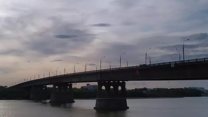 В Омске мужчина прыгнул с Ленинградского моста