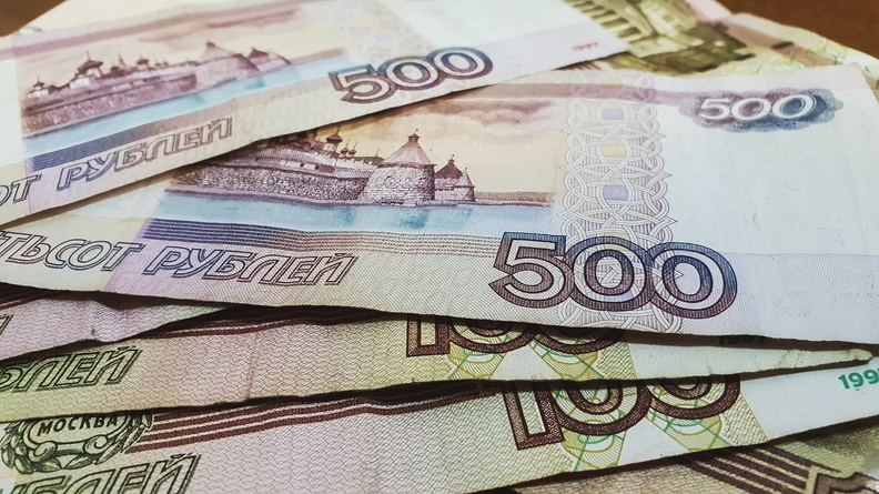 В Омской области увеличат МРОТ, пенсии и зарплаты бюджетникам