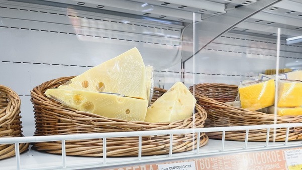 Через омскую границу с Казахстаном пытались нелегально вывезти 52 кг сыра
