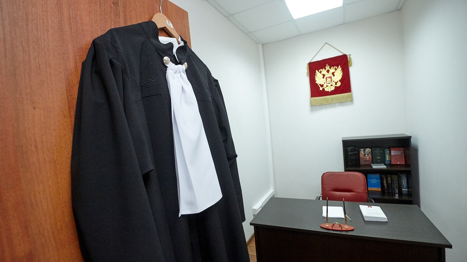 Путин утвердил председателя районного суда в Омской области