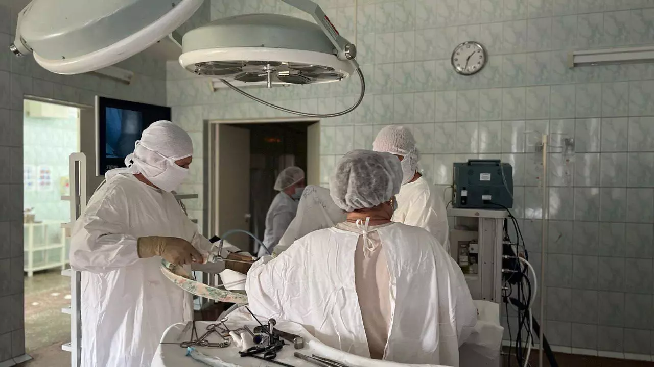 Омские врачи спасли женщину с опасным внутренним кровотечением после ДТП