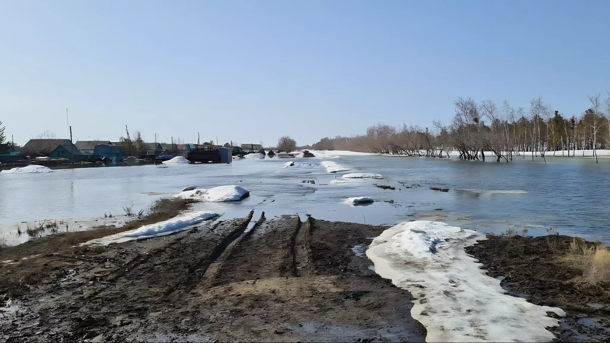 Еще одно село в Омской области затопило талыми водами