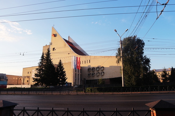 Артист Омского музтеатра через суд добился восстановления на работе