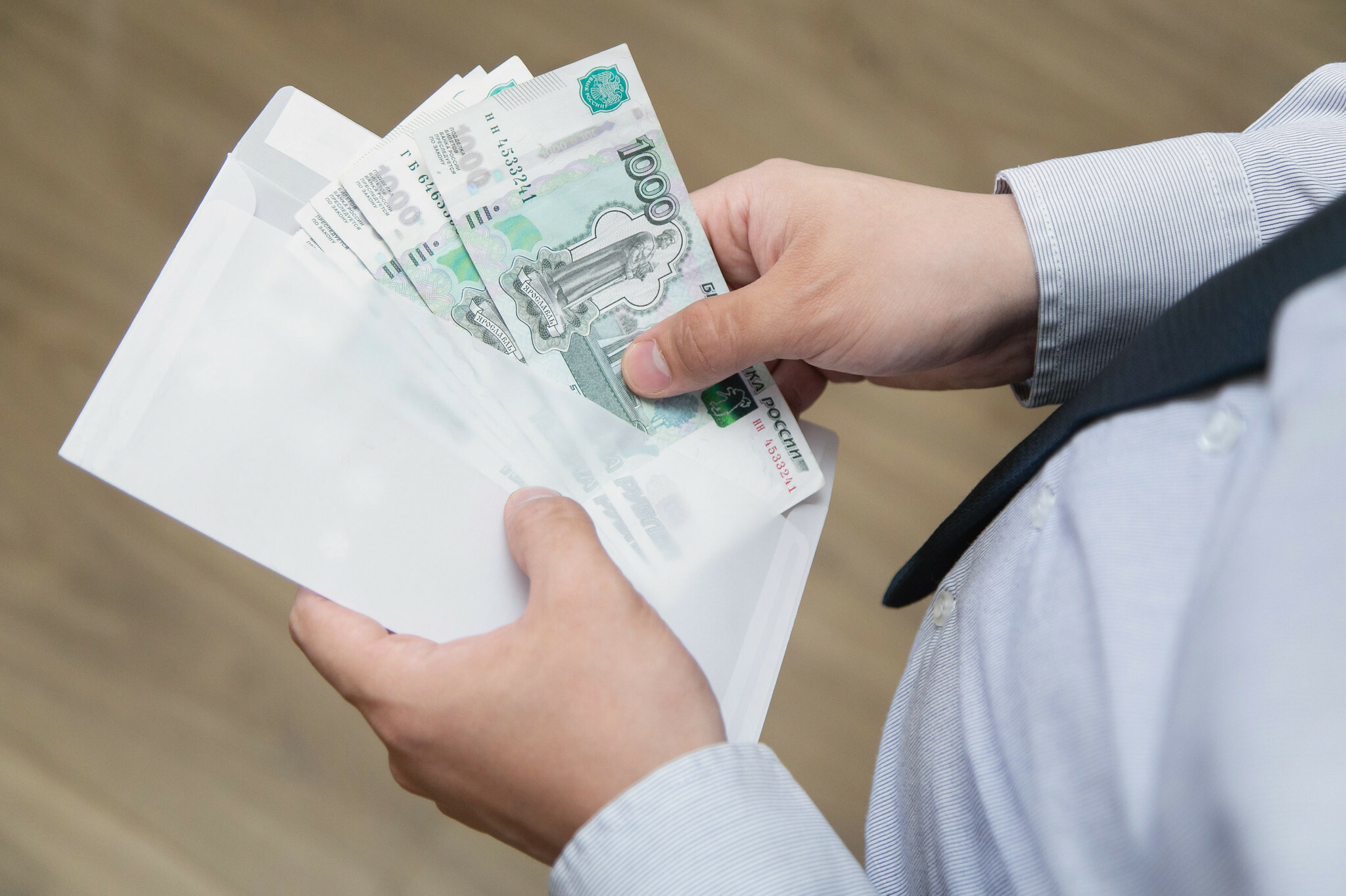 У жителя Омской области из квартиры украли 6 тысяч рублей