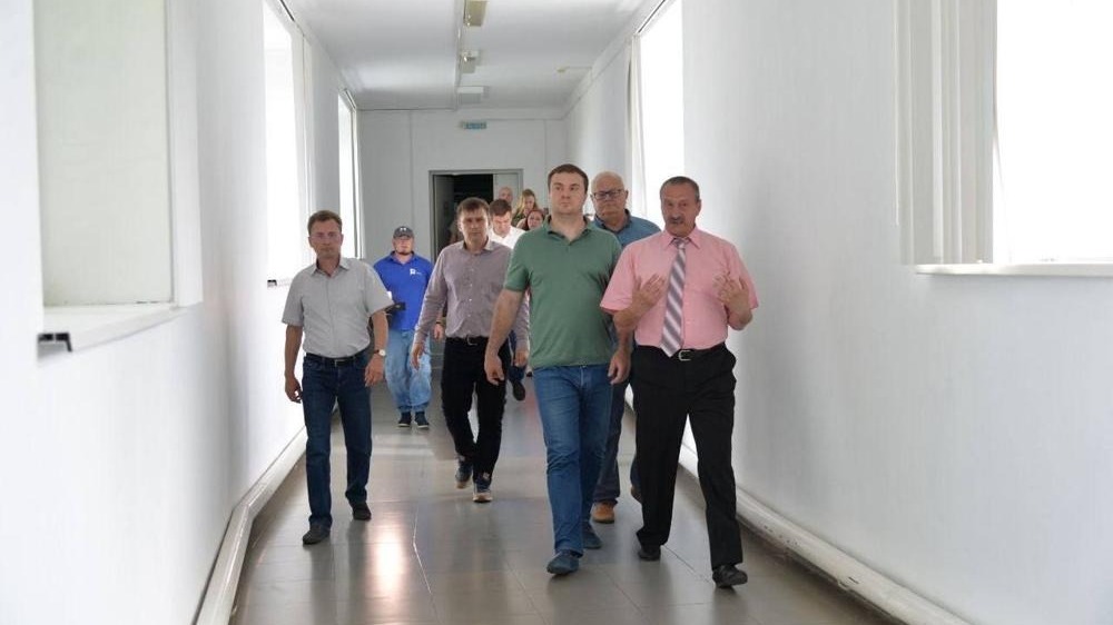 «Сильным руководителям надо помогать»: Хоценко посетил Колосовскую районную больницу