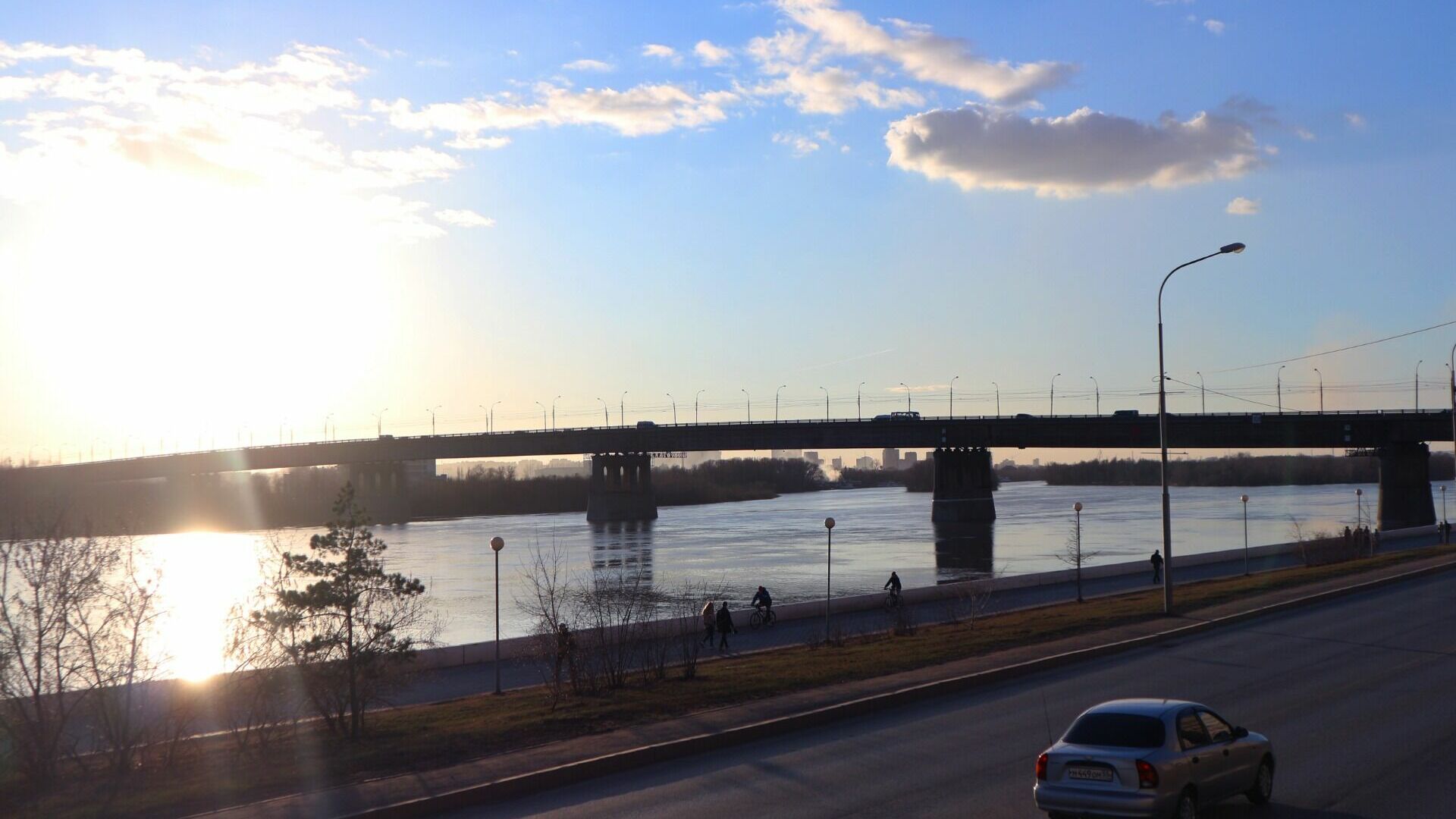 В Омске стало известно, как будет проходить движение на Ленинградском мосту
