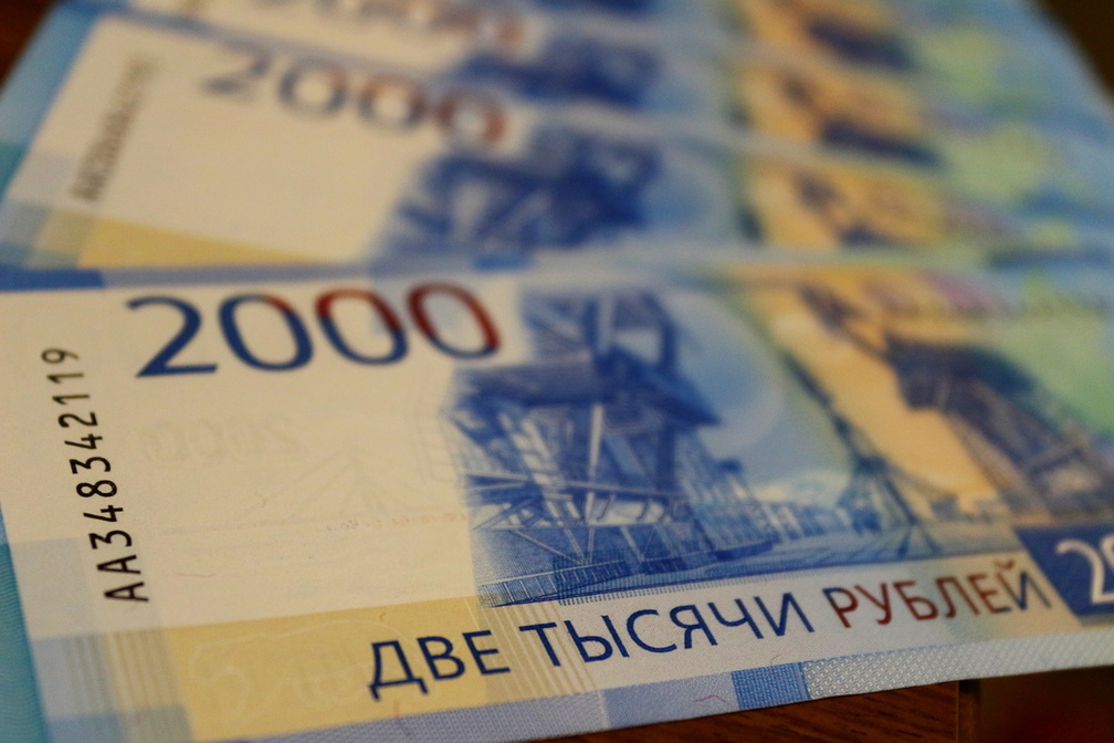 Омичка заплатит 150 тыс рублей из-за помощи осужденным