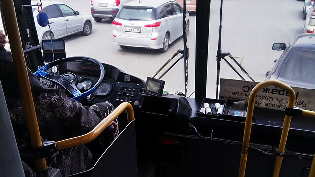 Водителям и кондукторам омских автобусов повысили заработную плату