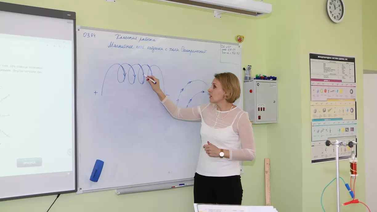 Хоценко ответил на вопрос о зарплатах учителей в Омской области