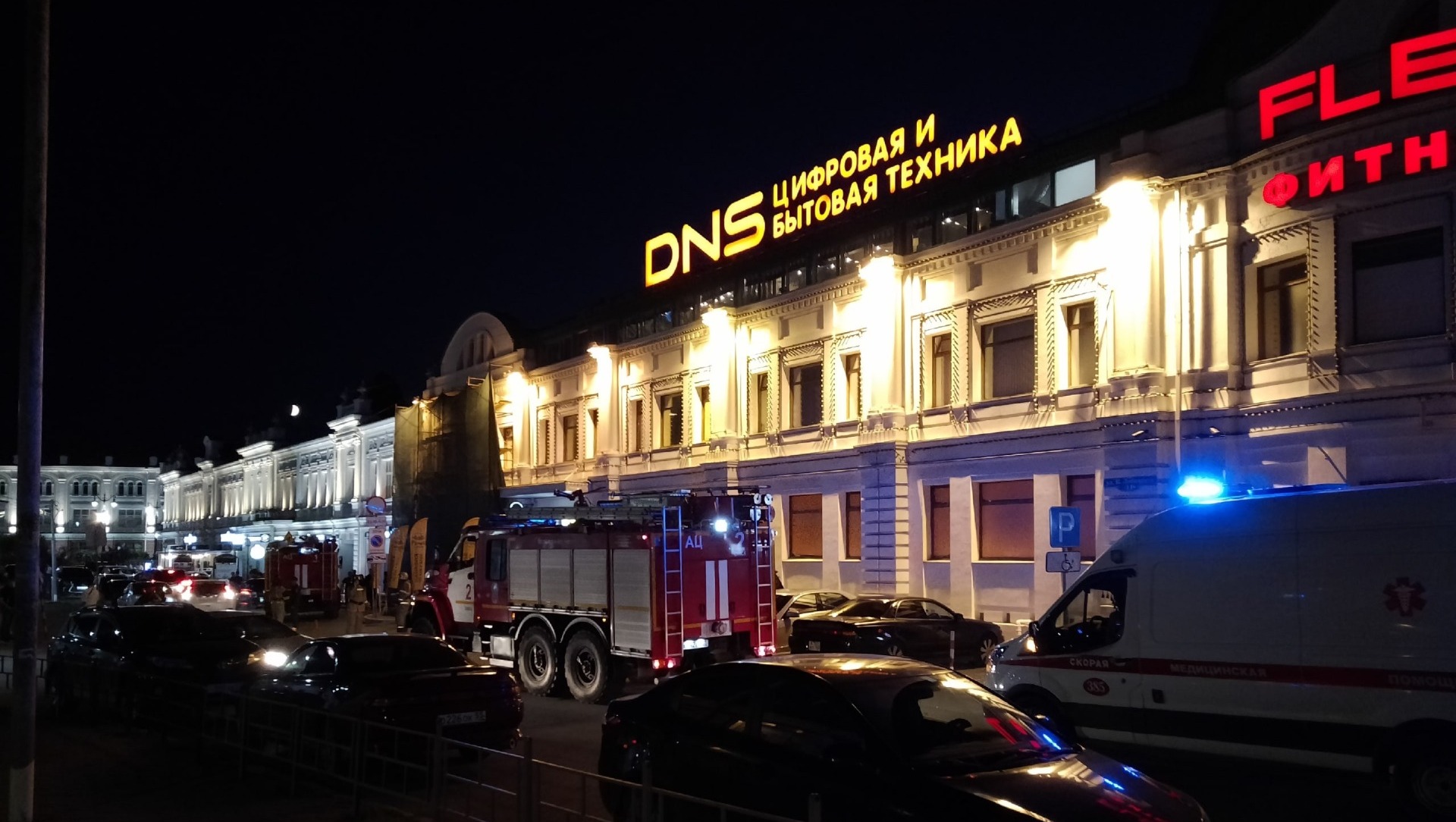 В центре Омска ночью эвакуировали гостей ресторана