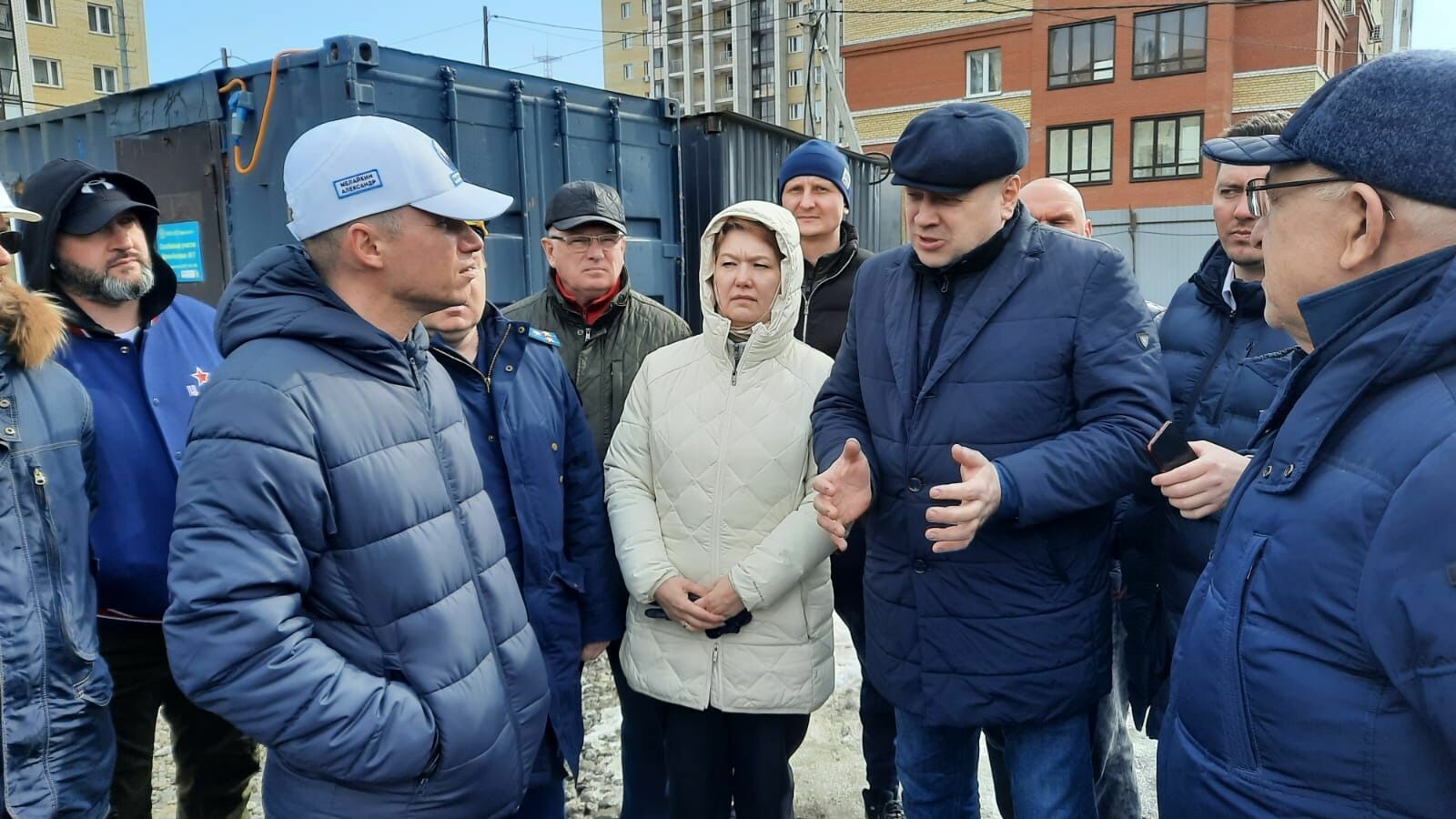 Председатель горсовета Корбут и мэр Омска Шелест объездили стройки соцобъектов