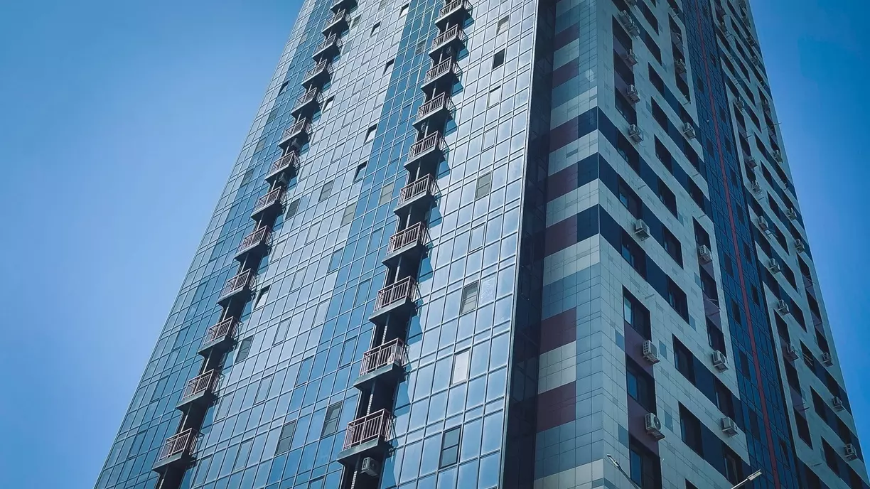 Омск стал восьмым в рейтинге по недоступности покупки квартир в новостройках