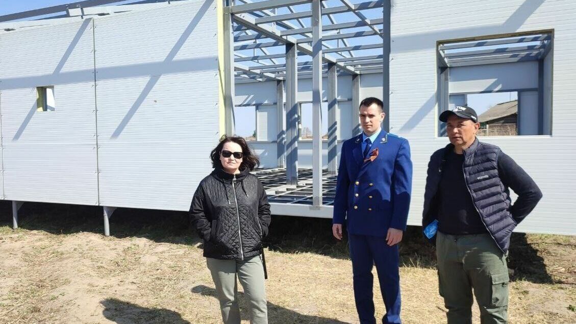 Прокуратура проверила, как в двух селах Омской области строят ФАПы